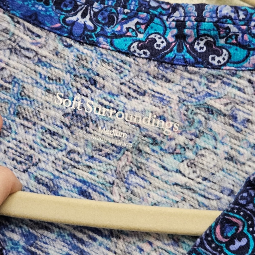 Soft Surroundings NWOT Blue Geometric Artsy Button Down Roll Tab Sleeve Shirt M - Picture 3 of 8